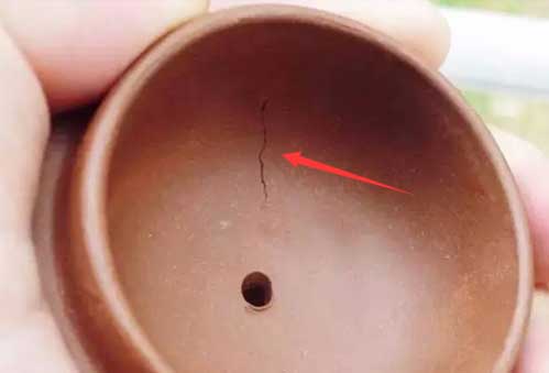 紫砂壶出现大裂纹